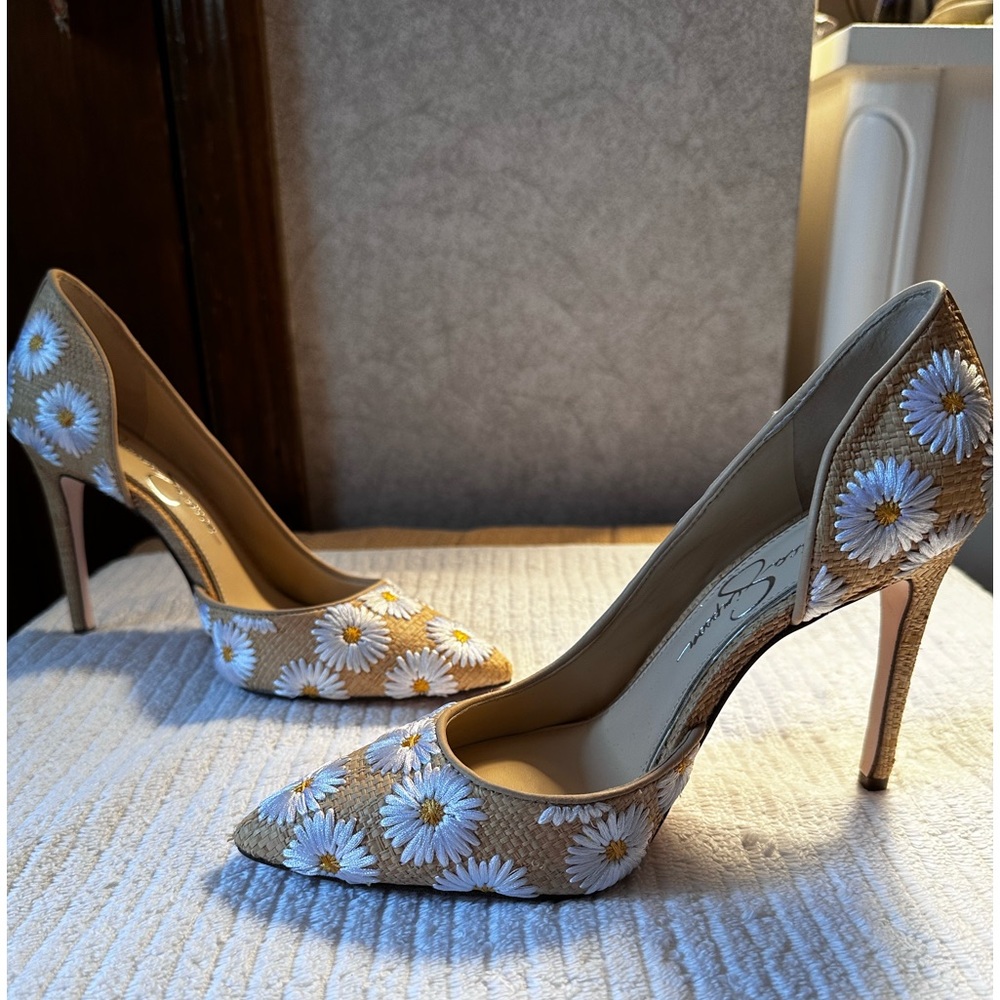 Cute yet classy Jessica Simpson straw heels - size 6.5